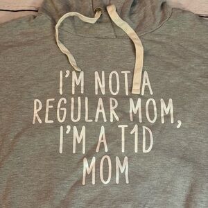 T1D Mom graphic hoodie medium